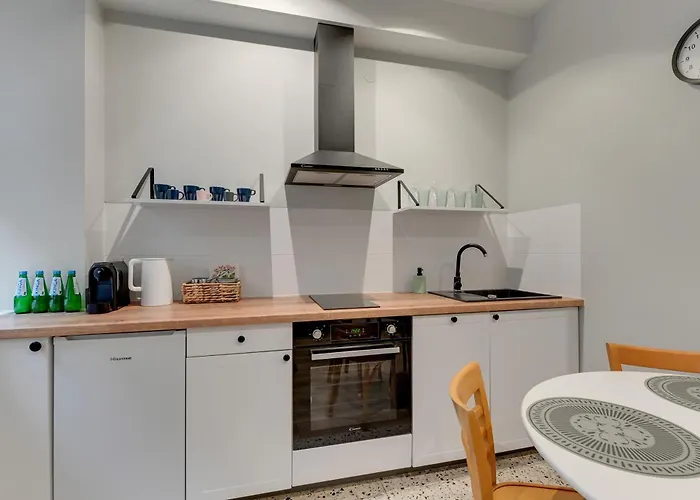 Center 1 By Grand شقة